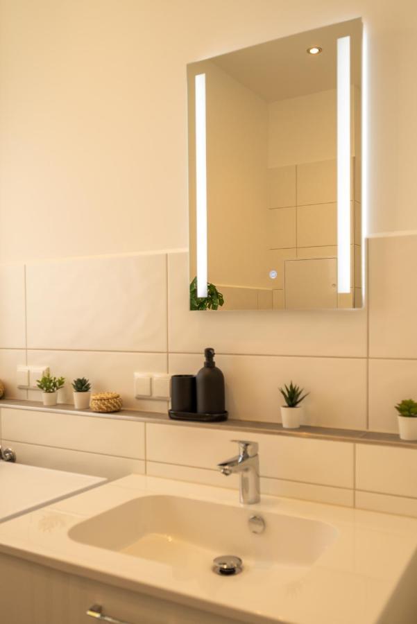 Maremar - Design Apartment - Luxus Boxspringbett - Zentral - Kueche - Arbeitsplatz - Highspeed Wlan Gera Dış mekan fotoğraf
